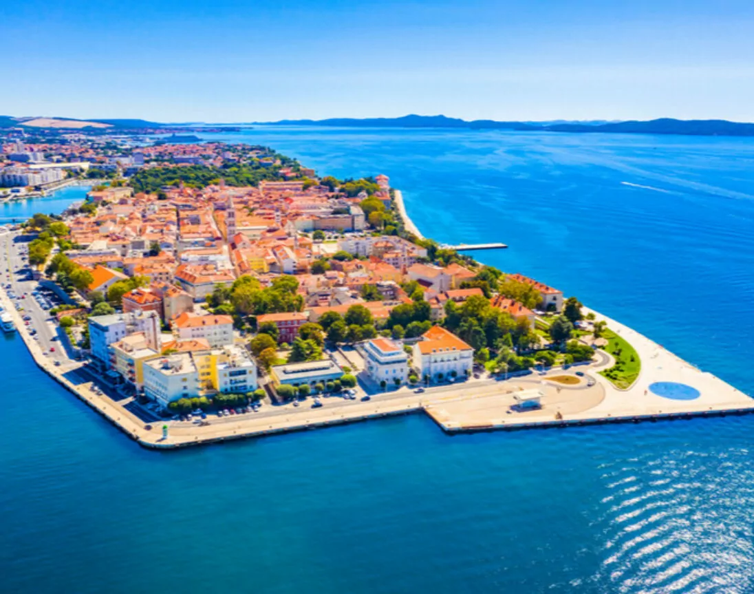 Luftbild der Altstadt von Zadar, Kroatien