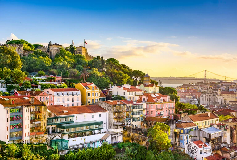 Lissabon, Portugal Skyline am Sao Jorge Castle am Nachmittag.