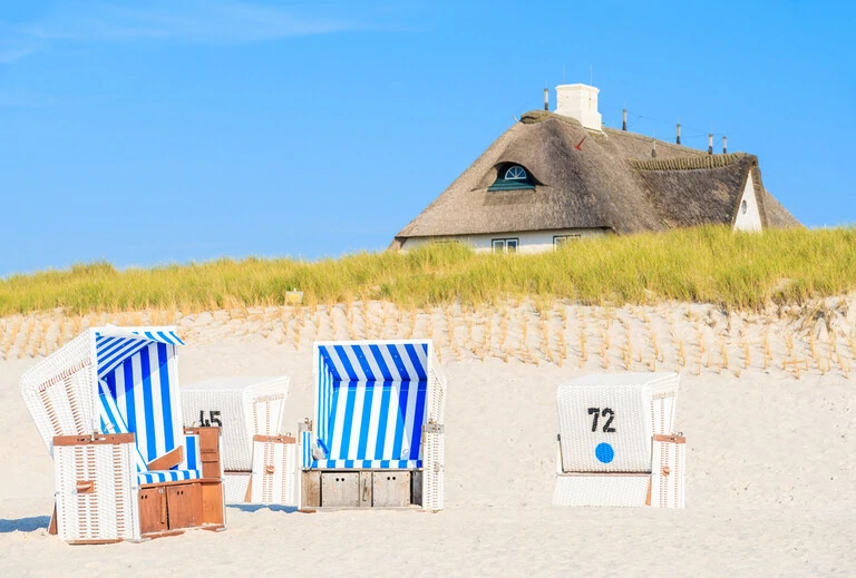 ein typisches Haus direkt am Strand