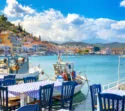 Schönes Restaurant in Griechenland am Wasser