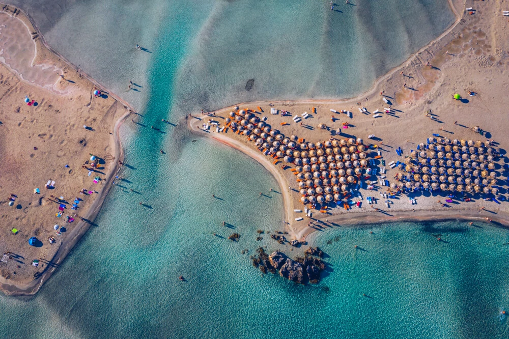 Wunderschöner türkisfarbener Strand mit rosafarbenem Sand Elafonissi, Kreta, Griechenland