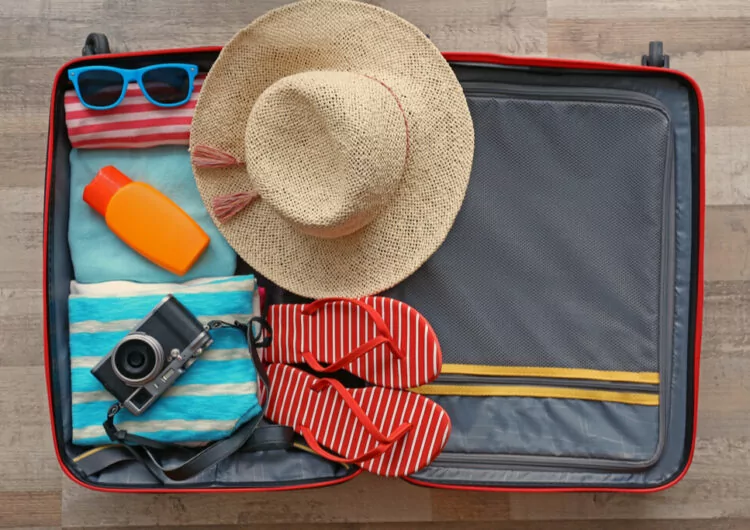 Strandurlaub Koffer packen Packliste