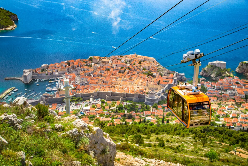 Ausblick vom Berg Srđ auf Dubrovnik und das Meer