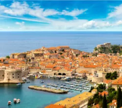 Blick auf den Hafen und die Altstadt von Dubrovnik