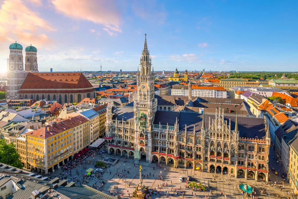 Blick auf das Rathaus in München am Marienplatz