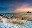 Sonnenaufgang an der Ostsee im Winter