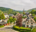 Blick über das Dorf Einruhr in der Eifel