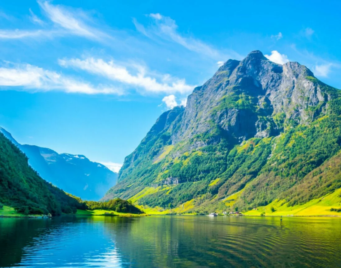 Schöne Aussicht auf den Aurlandsfjord