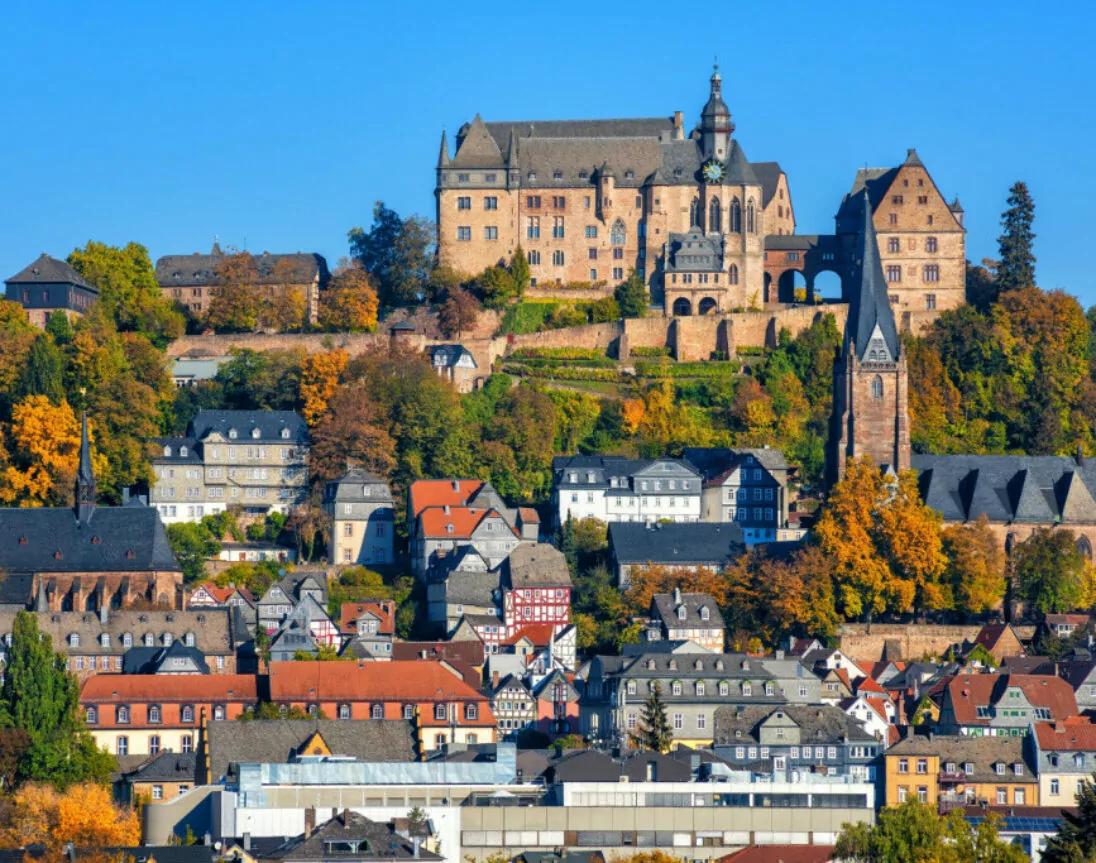 Blick auf das Schloss Marburg über der Altstadt