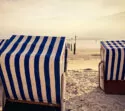 Strandkorb an einem Strand auf den Westfriesischen Inseln, Holland