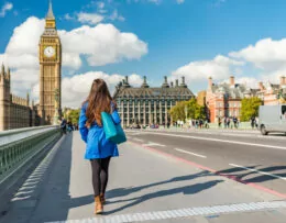 Touristin alleine in London