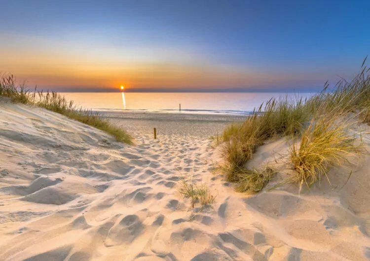 Sonnenuntergang am Meer in Holland