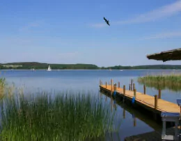 Steg am See in der Mecklenburgischen Seenplatte