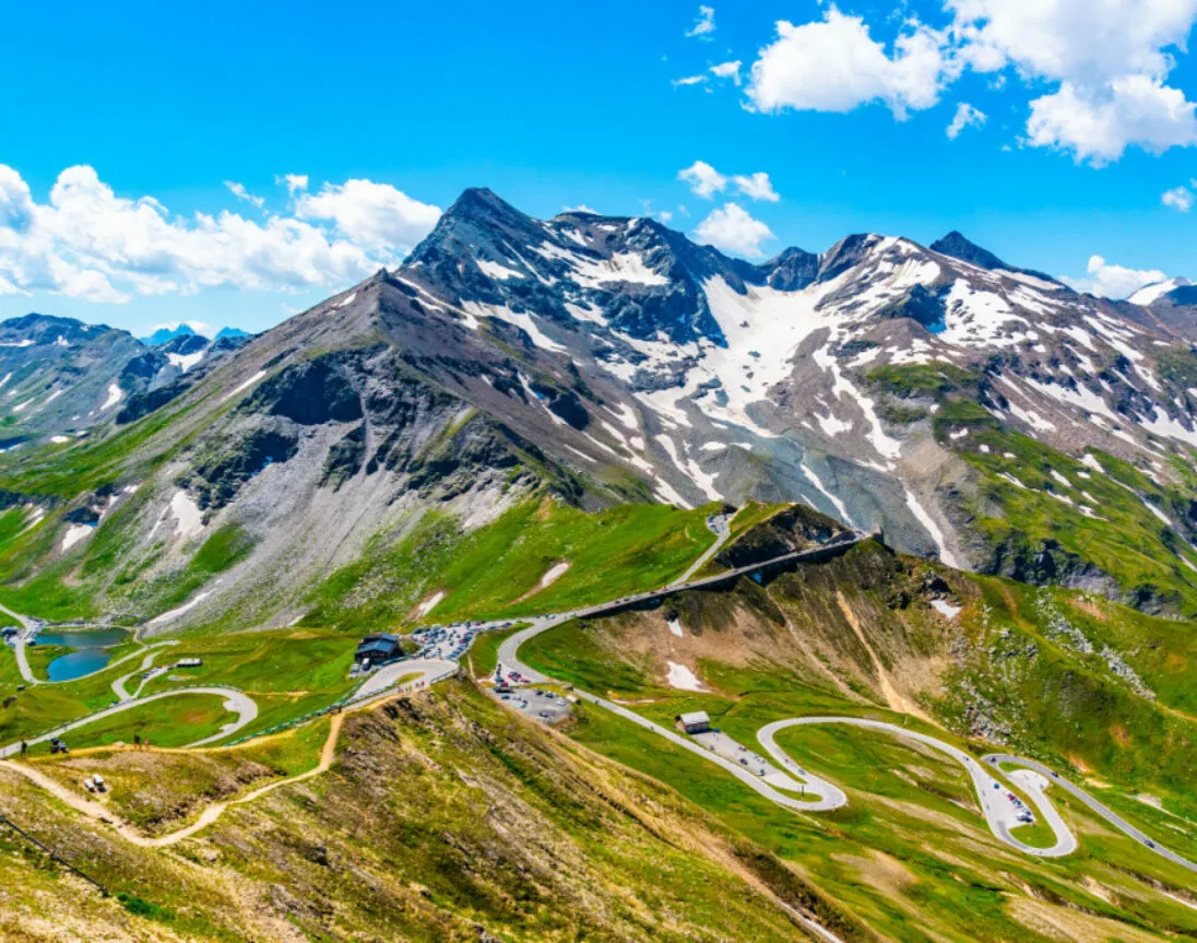 Serpentinenstraße auf der Großglockner Hochalpenstraße, Österreich, ideal für Tagesausflüge vom Ferienhaus