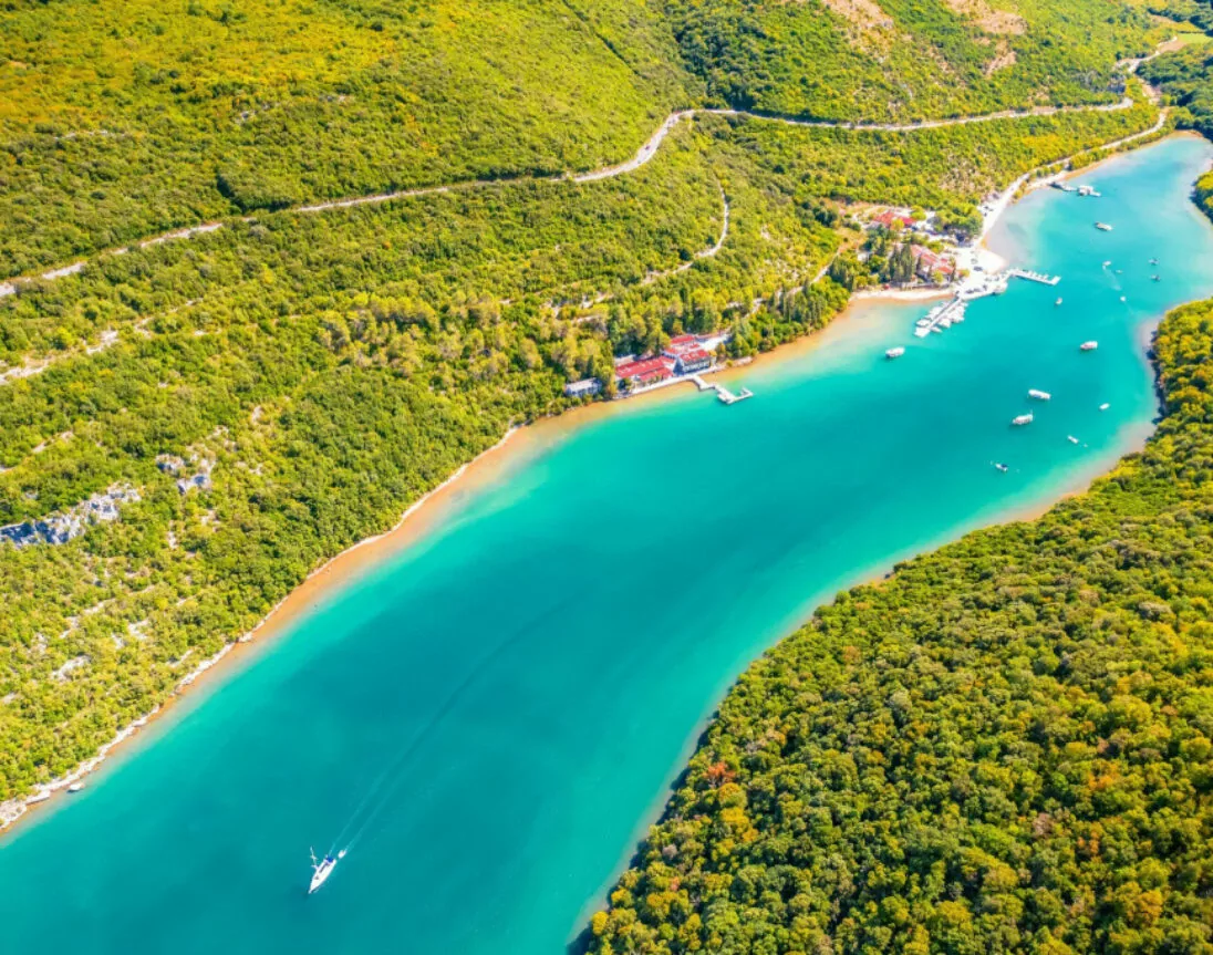 Luftbild des Limski-Kanals, Fjord in der Region Istra, Kroatien